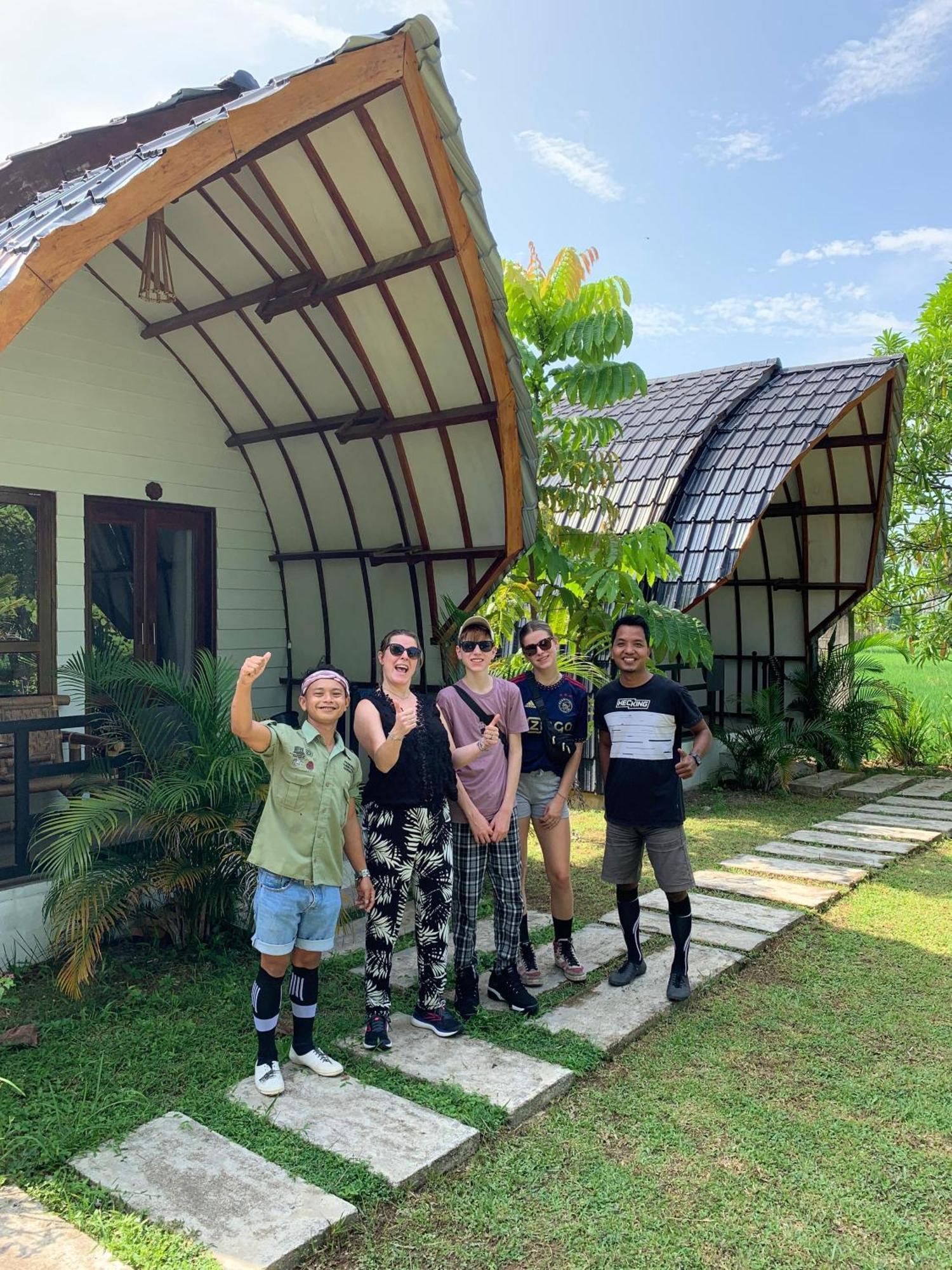 Gino'S Place - Guest House & Jungle Trekking Bukit Lawang Ngoại thất bức ảnh