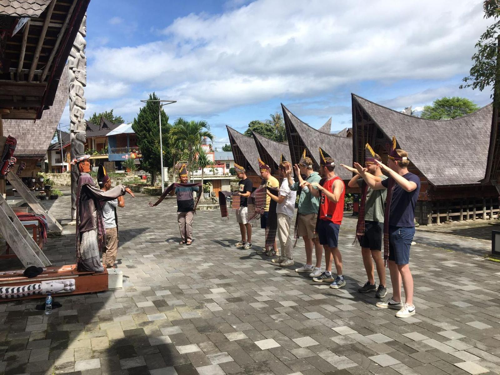 Gino'S Place - Guest House & Jungle Trekking Bukit Lawang Ngoại thất bức ảnh