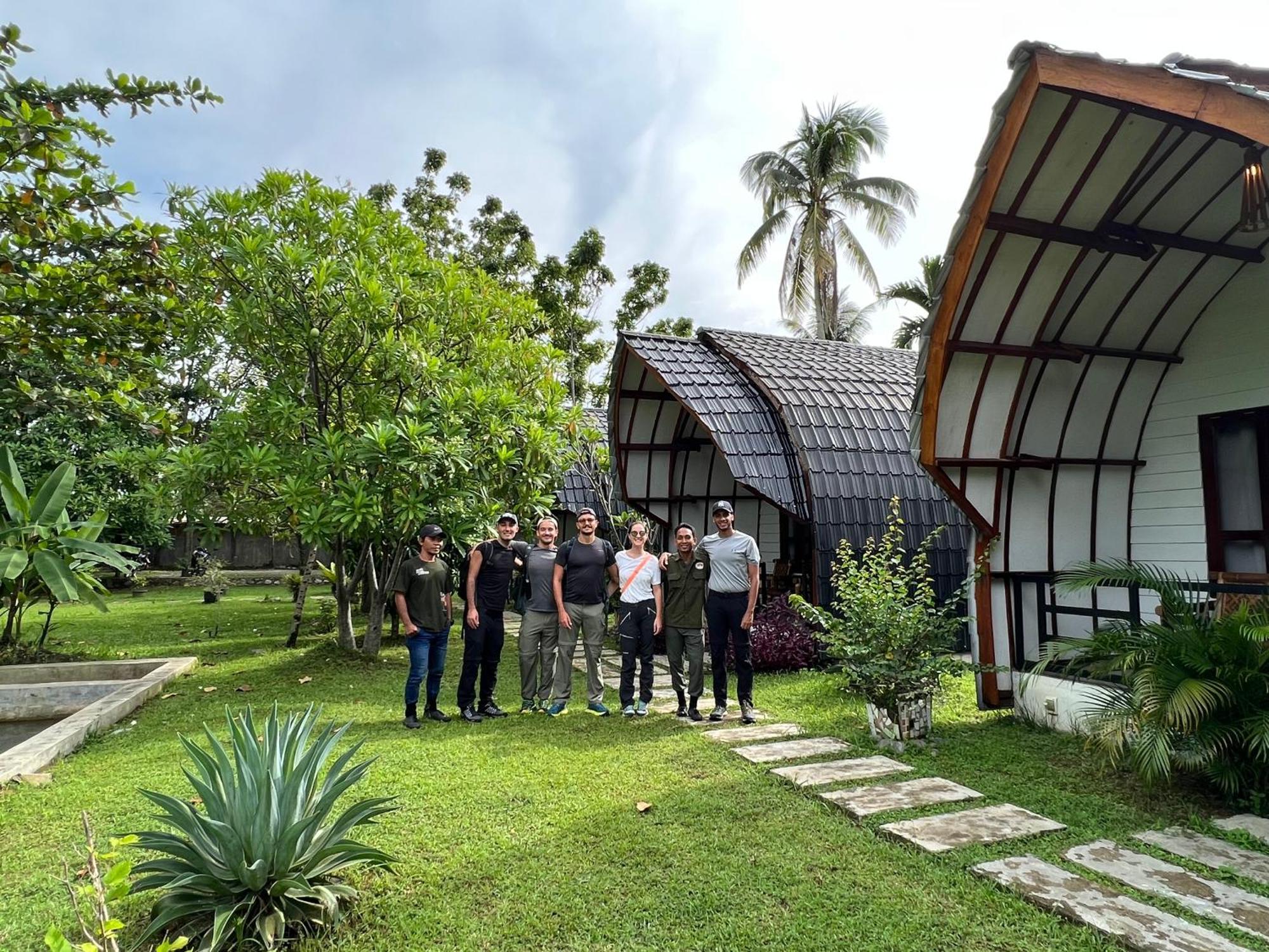 Gino'S Place - Guest House & Jungle Trekking Bukit Lawang Ngoại thất bức ảnh