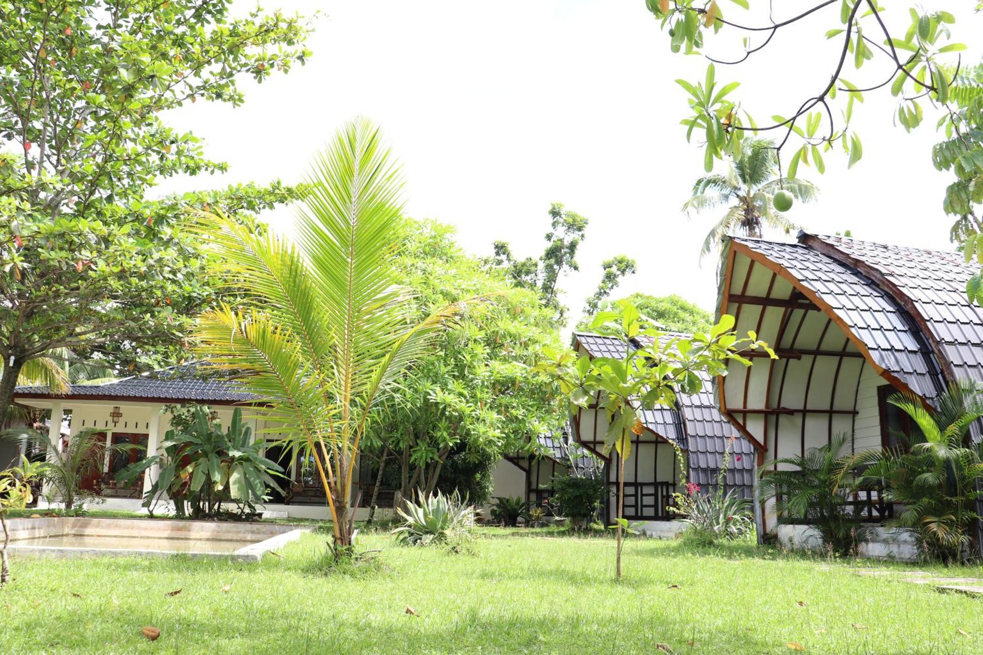 Gino'S Place - Guest House & Jungle Trekking Bukit Lawang Ngoại thất bức ảnh